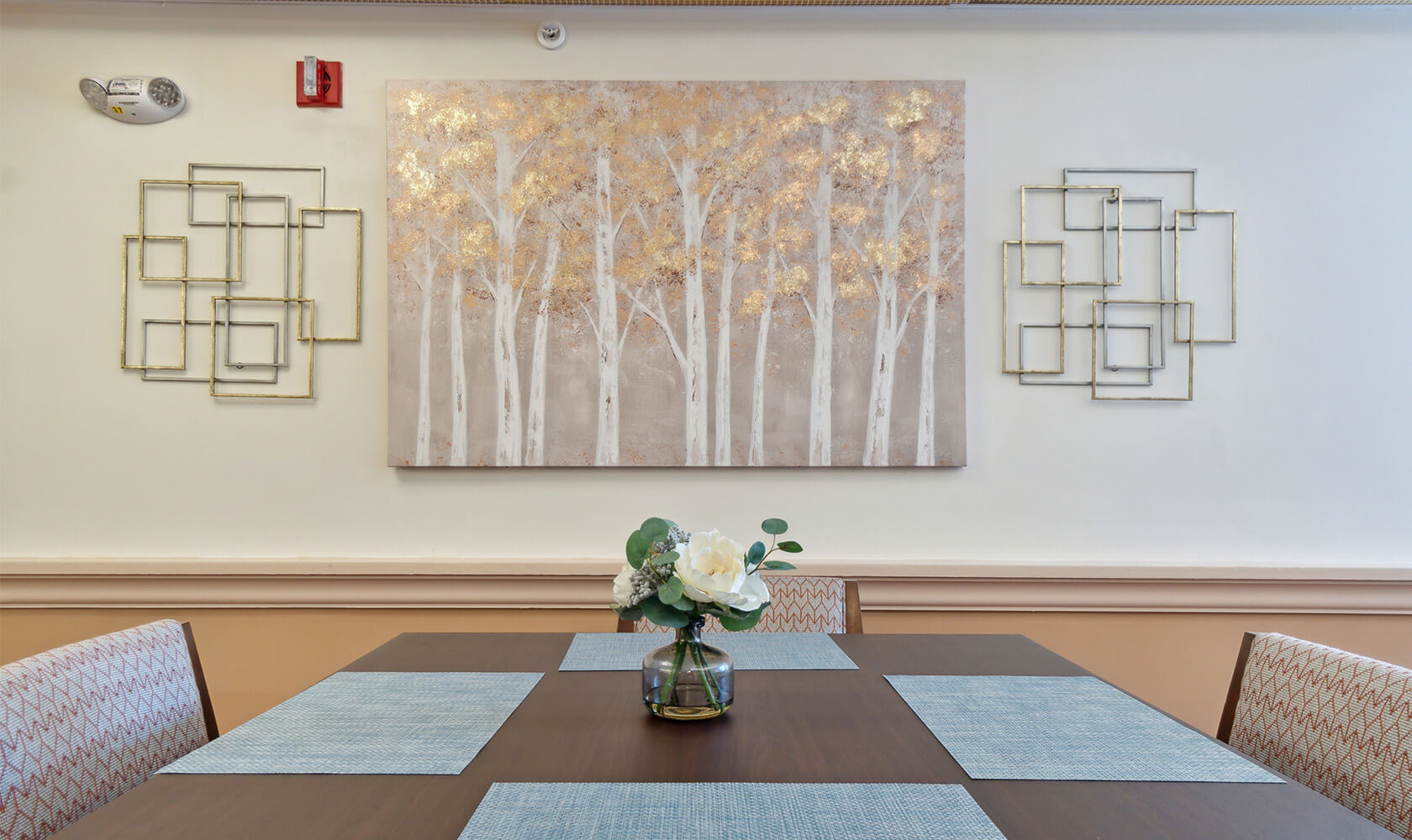 Harbour dining room with decor