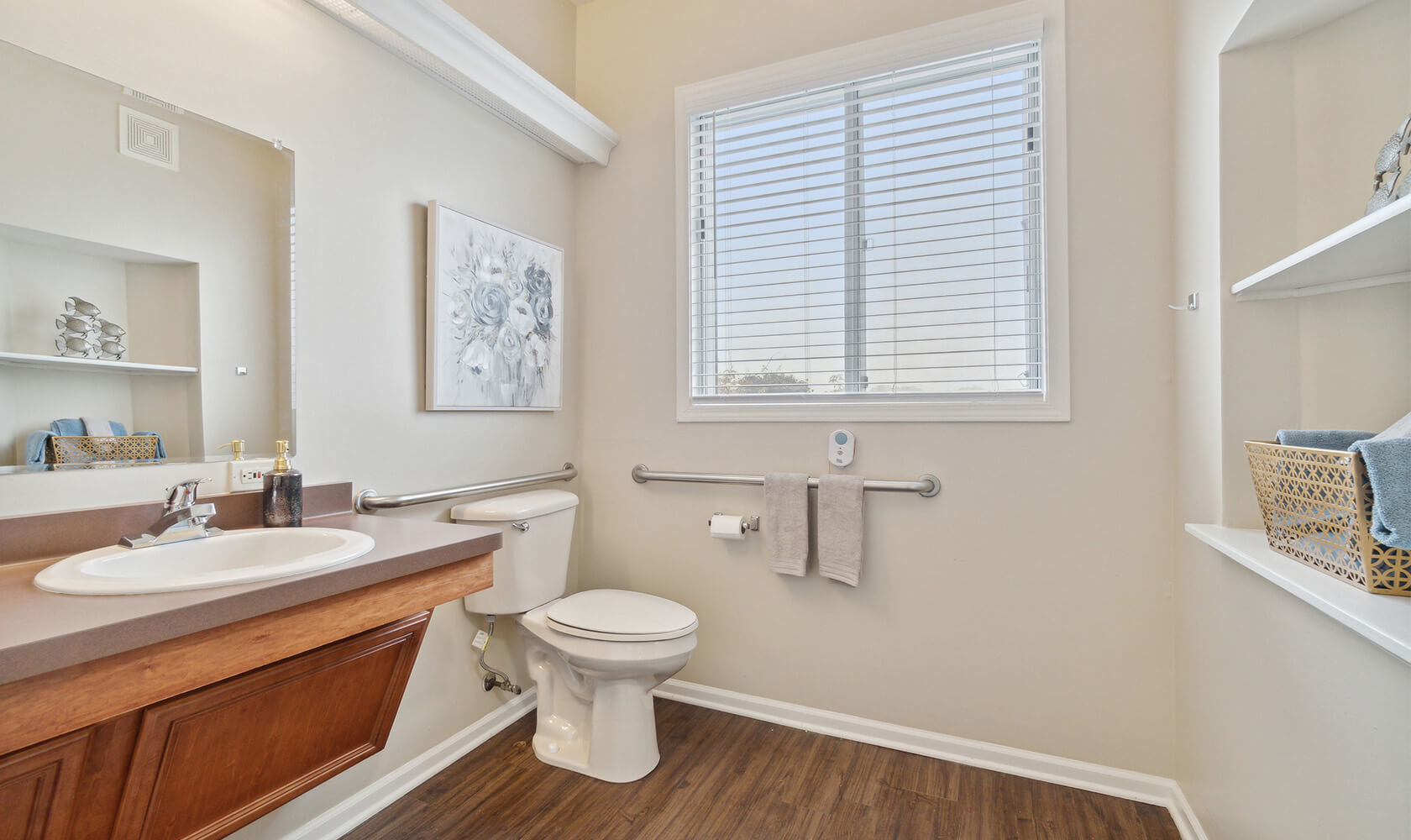 Harboud house studio bathroom